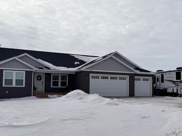 13676 Redwood Way NW, Williston, ND 58801