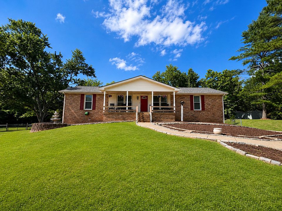 1st image of 215 Maple Way