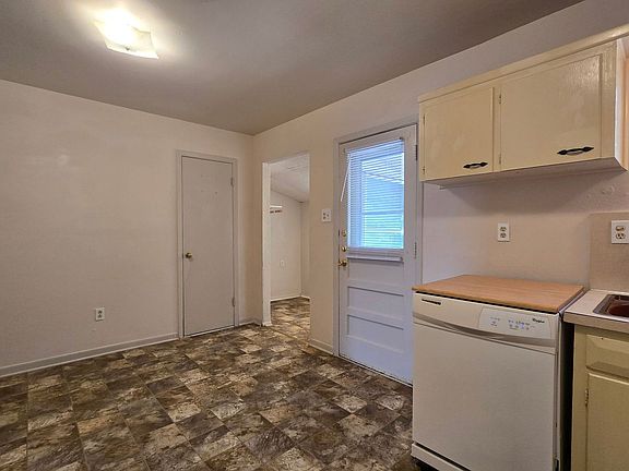 5th image of 2408 Meadow Ln