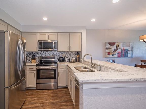 3rd image of 13827 Fairway Island Dr APT 1233