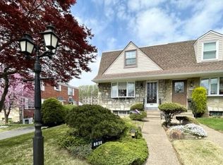 8636 Bridle Rd, Philadelphia, PA 19115