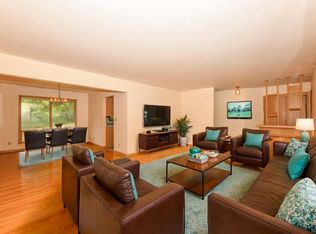 2001 S Pickford Dr, New Berlin, WI 53151