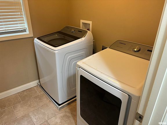 4th image of 2315 W Paddington Ct