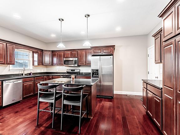 3rd image of 4 Palmetto Dr