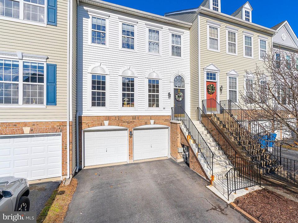 1st image of 824 W Boxborough Dr