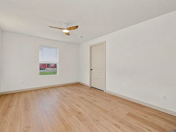 4th image of 211 E Caldwell St
