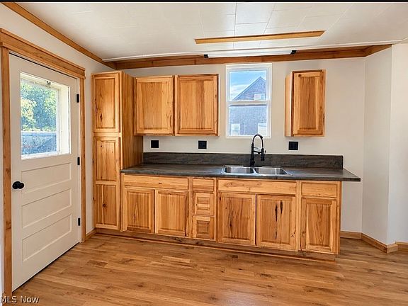 4th image of 1108 Ridge Ave