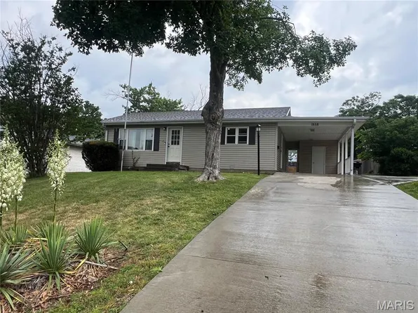 1858 New Madrid St, Cape Girardeau, MO 63701