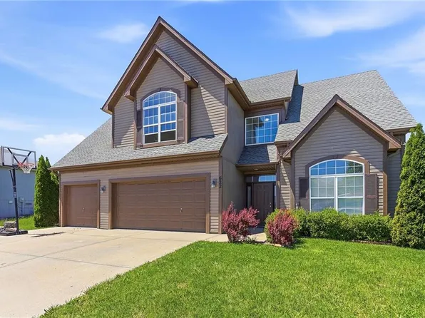 622 Johnston Pkwy, Raymore, MO 64083