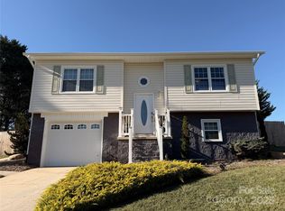 17 Maple Dr, Granite Falls, NC 28630