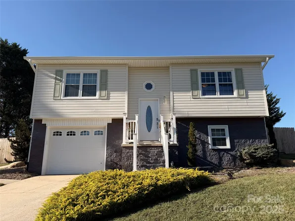 17 Maple Dr, Granite Falls, NC 28630