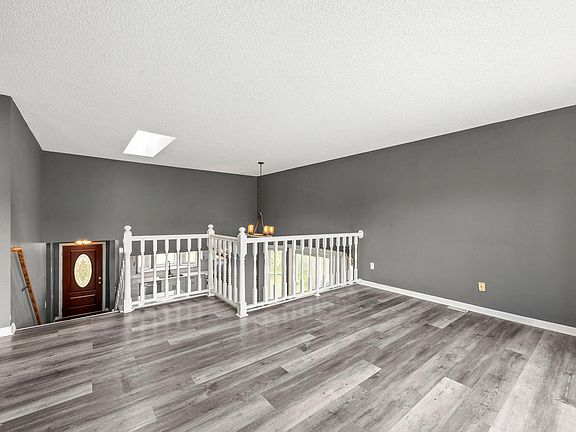 3rd image of 707 69th Ave N