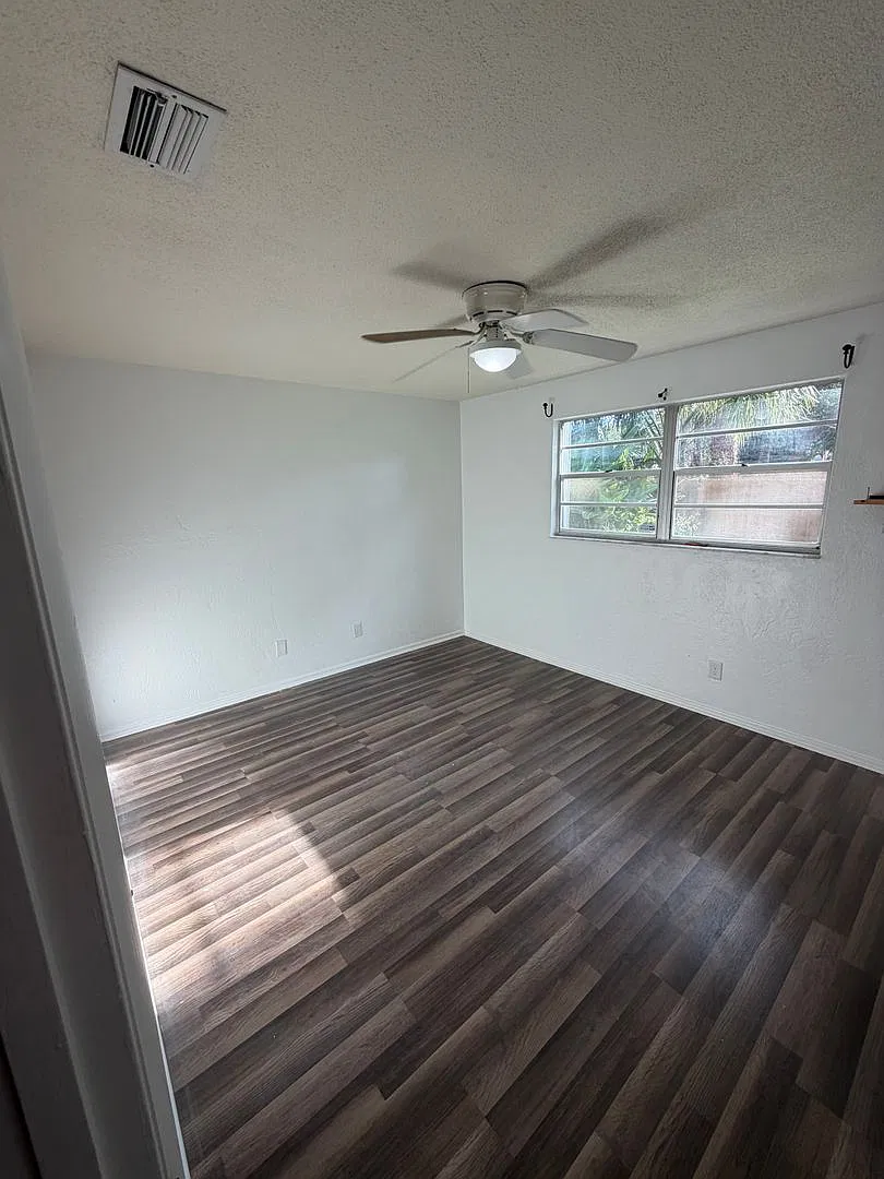 764 Candlewood Cir — Photo 2