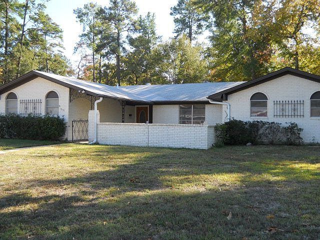 1st image of 210 Englewood Dr