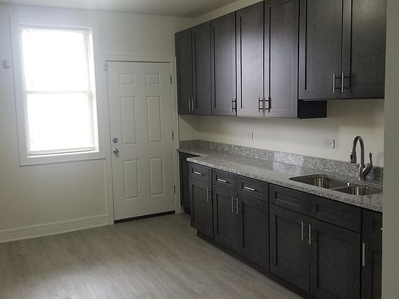 3rd image of 3539 W 63rd Pl #1-4