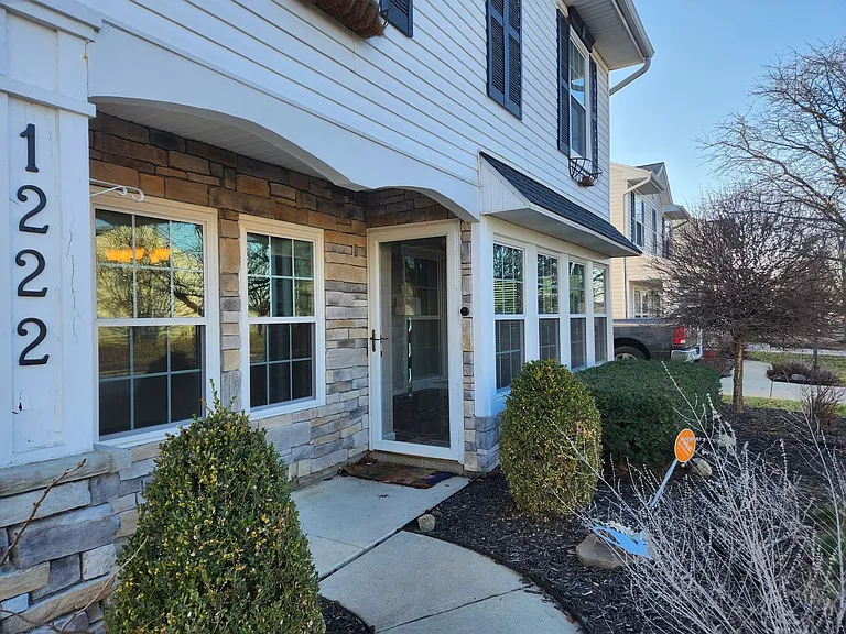 1222 Sunset Dr — Photo 3