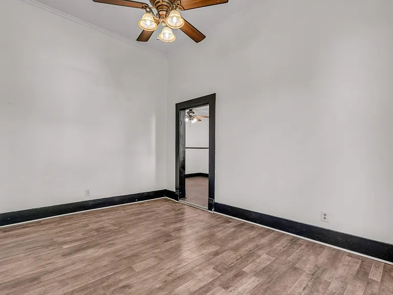 1425 College St — Photo 16