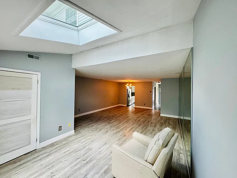 22 Wyckwood Ct — Photo 12