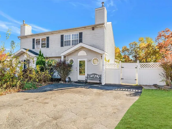 18 Trim Street, Bay Shore, NY 11706