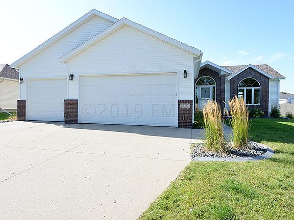 2nd image of 713 Lakeridge Dr