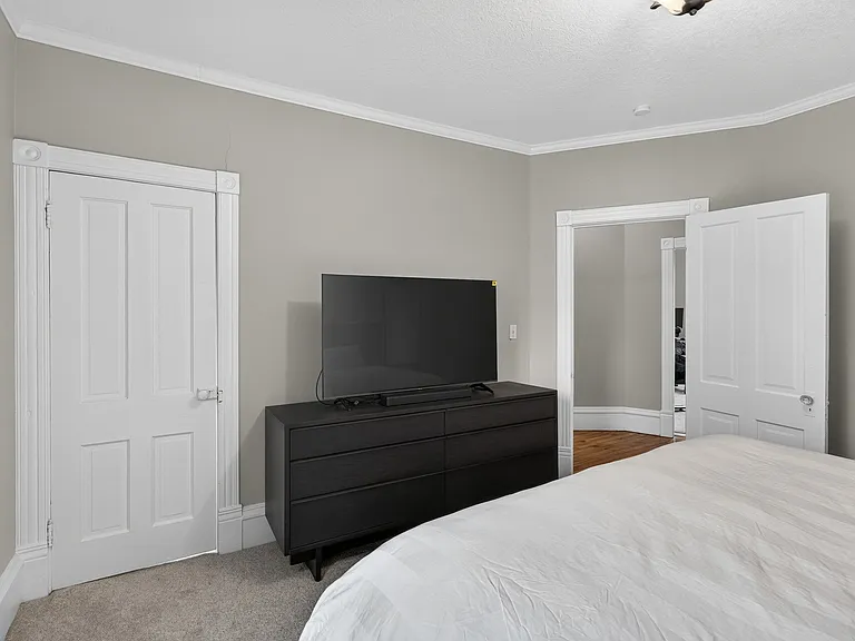 419 2nd St NE — Photo 5