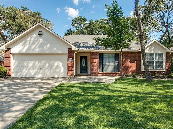 2nd image of 1018 W Winding Creek Dr