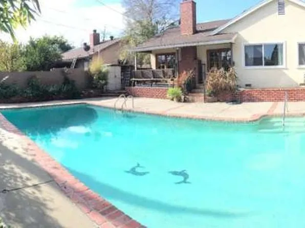 7712 Loma Verde Ave, Canoga Park, CA 91304