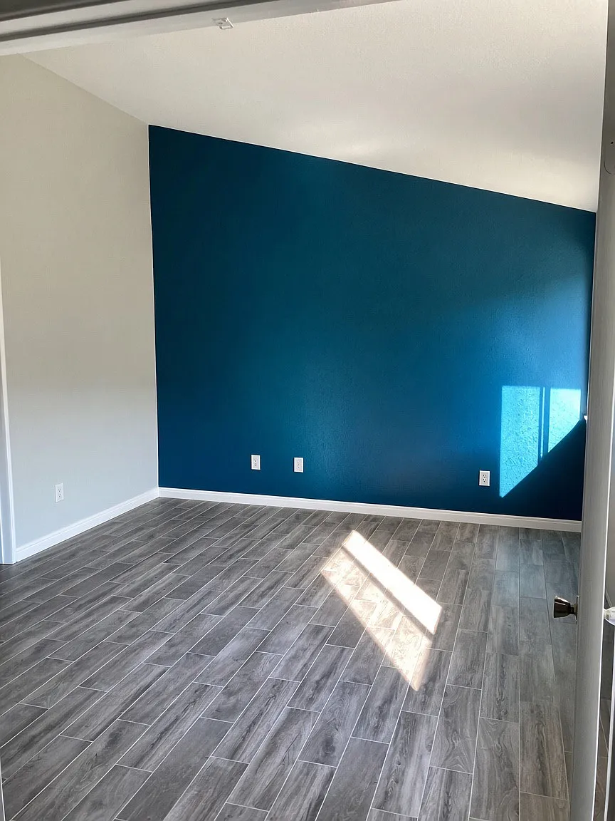 102 Cain Dr — Photo 2