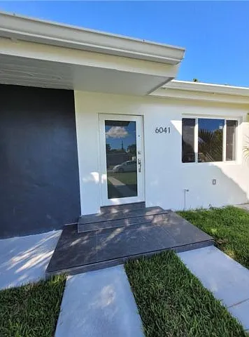 4 bed, 4.0 bath, 1725 sqft, $4,900 — Photo 2