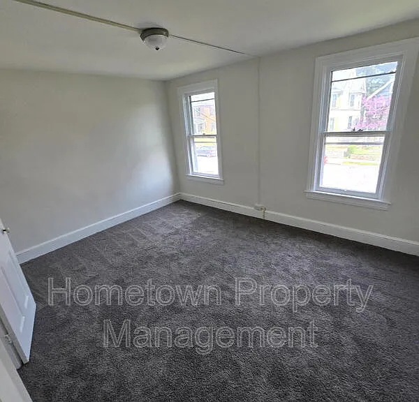 548 Nelson St — Photo 5