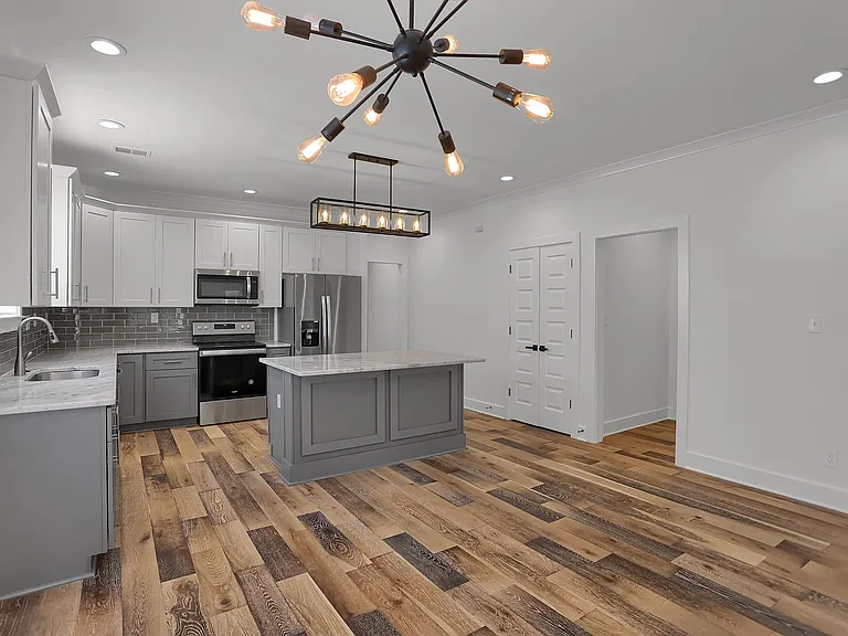 2374 Forrest Ave — Photo 7