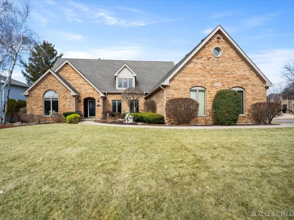 4114 White Eagle Dr, Naperville, IL 60564