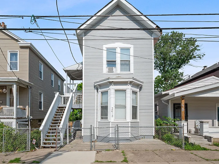 2413 Kenton St #2 — Photo 2