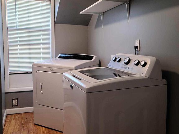 upstairs laundry Room