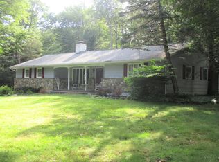 202 Locust Ln, Tobyhanna, PA 18466