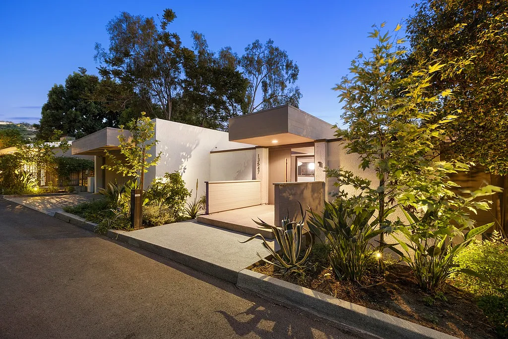 Building Photo - 13547 Contour Dr