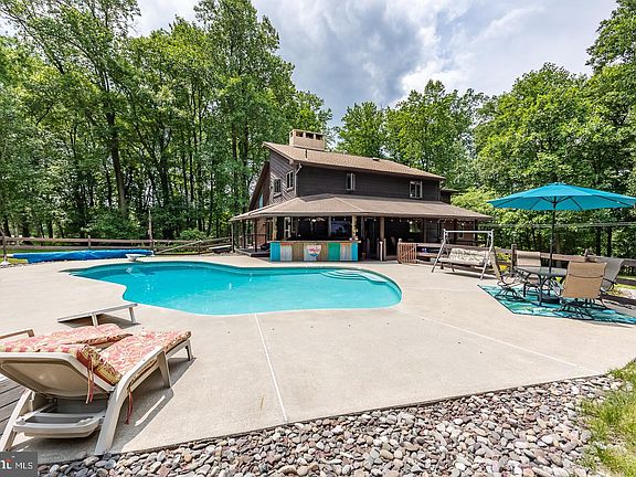 5th image of 2344 Evergreen Ln