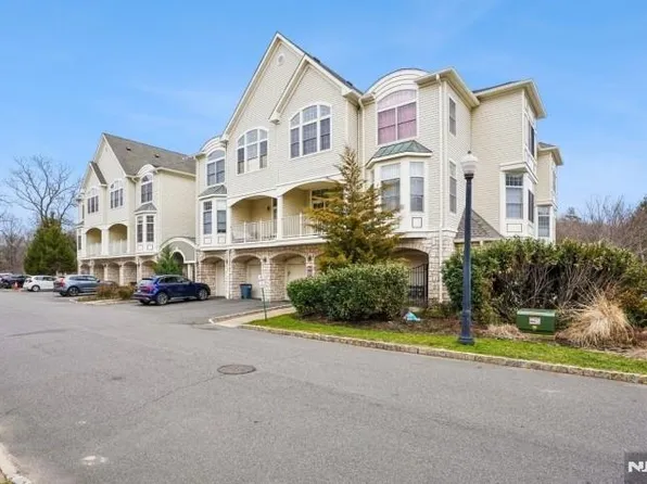 204 Edmonton Ct #67, Livingston, NJ 07039