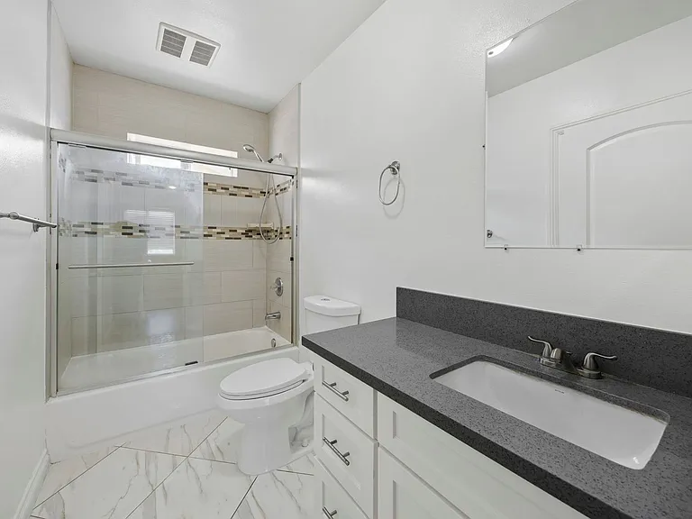 872 N Edgemont St #8721 — Photo 22