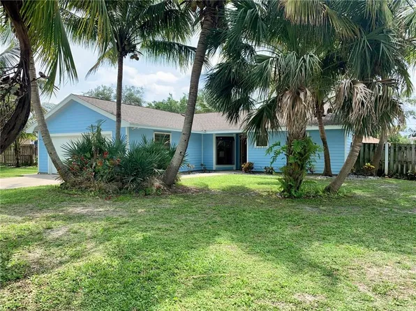 8546 SE Lyons St, Hobe Sound, FL 33455
