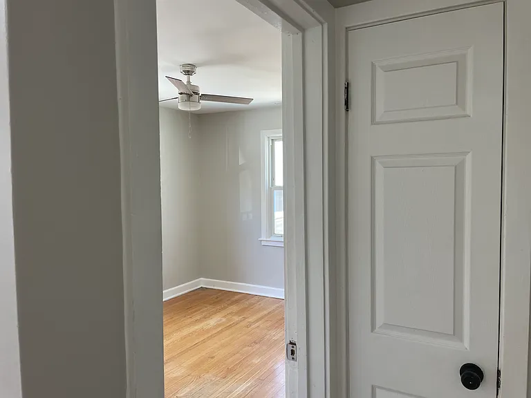 220 N Locust St — Photo 15
