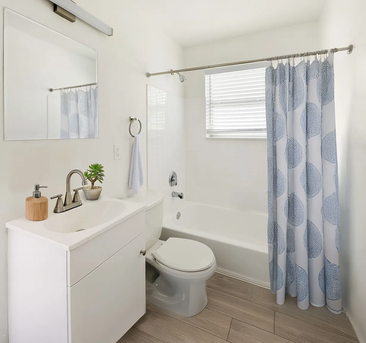 274 Kingston Dr APT A photo 1