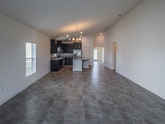 3rd image of 1707 Berkshire Cir