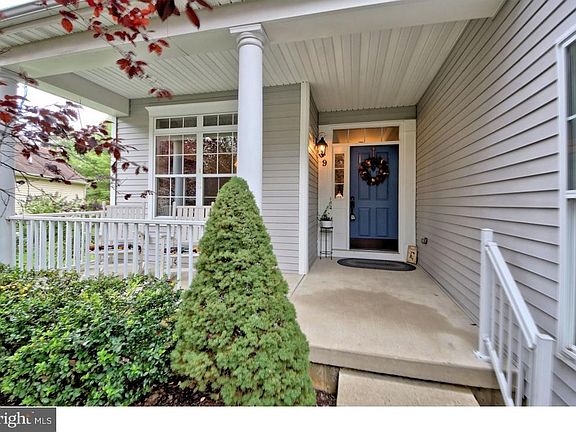 2nd image of 9 Maidenflower Ln