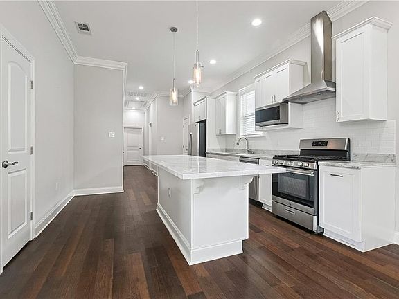 5th image of 4731 New Orleans St