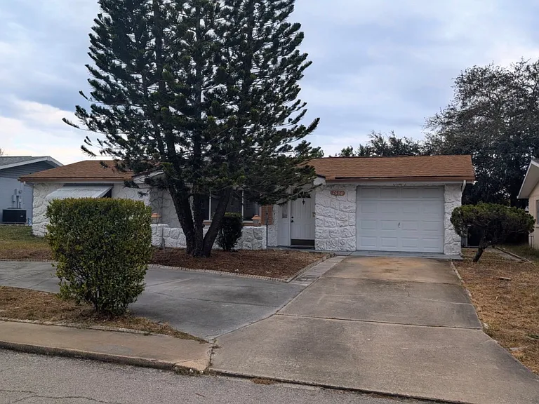 7608 Camelot Rd — Photo 1