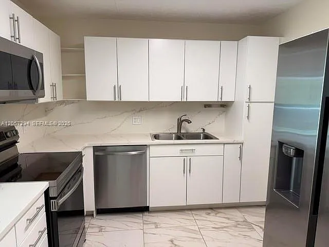 Admirals Port Condo West — Photo 1