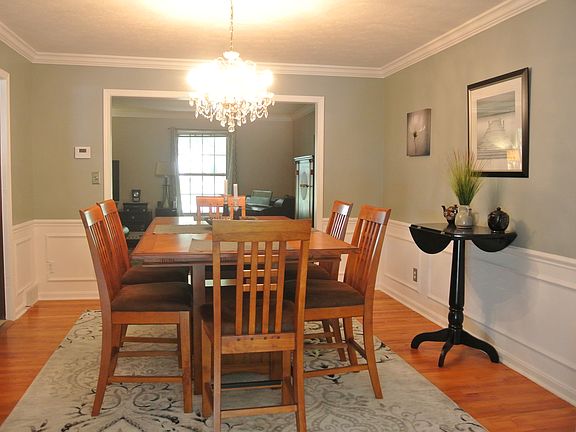 Formal dining area 6-8 table