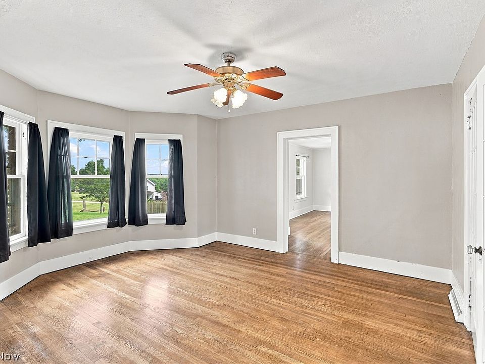 19th image of 412 Oakwood Dr