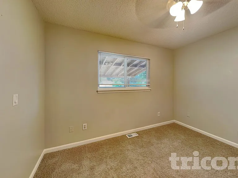 1019 S Newark St — Photo 9